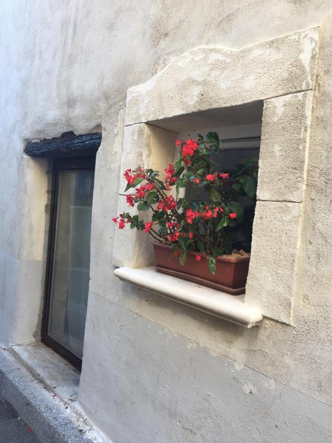 Chambre D Hote De Charme Avec Plein D Authenticite Du 13 Eme Siecle Châteauneuf-du-Pape Exteriör bild